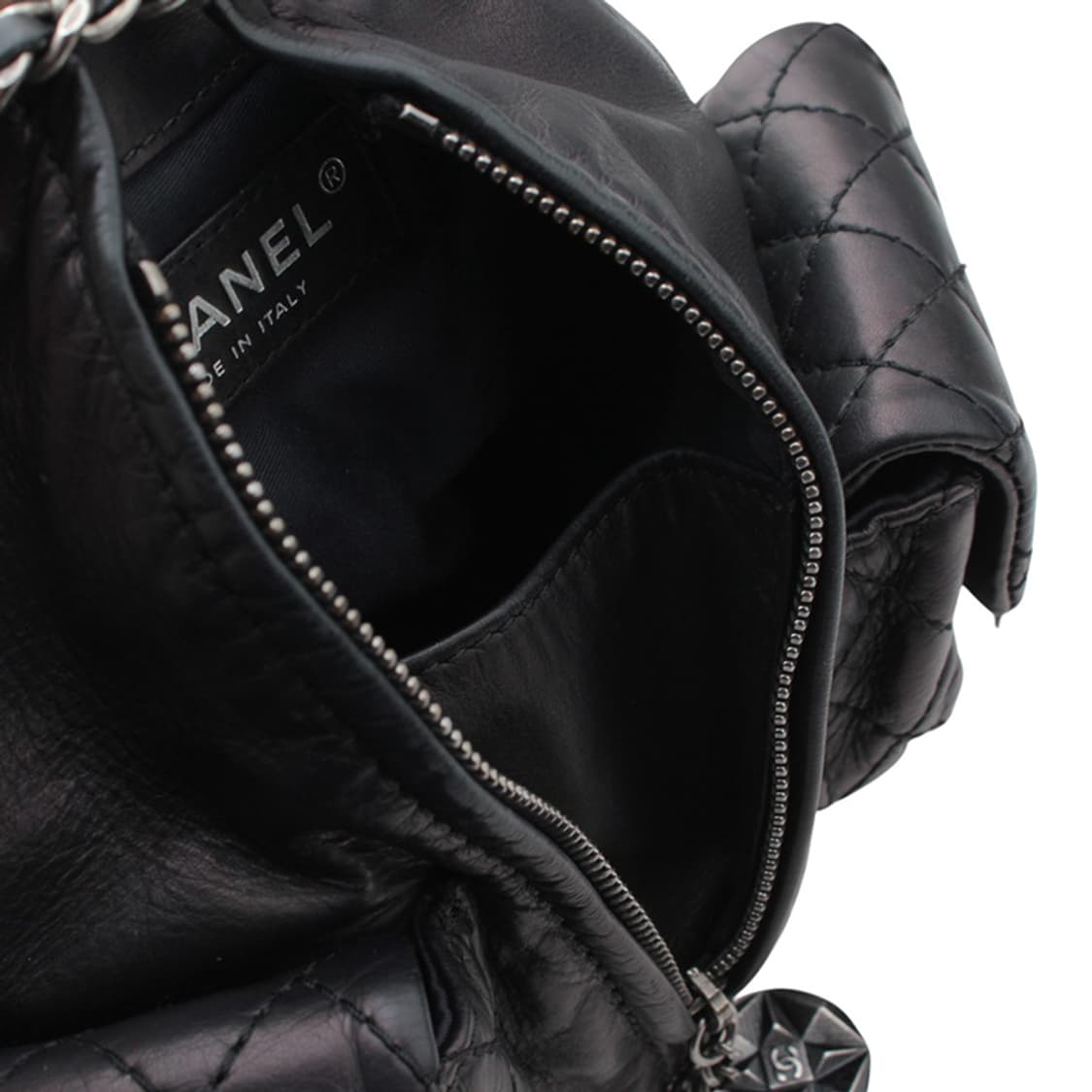 샤넬 블랙 퀼팅 램스킨 은장 미니 백팩 상품이미지5