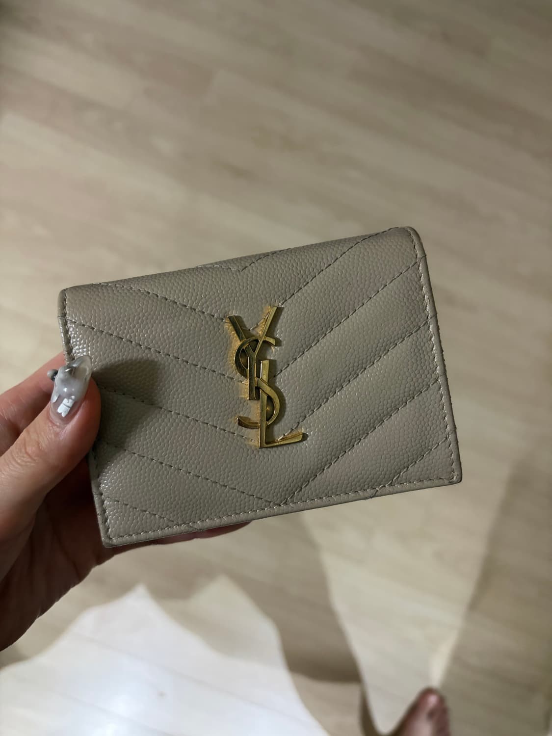 생로랑 금장 모노그램 여성 코인 반지갑 베이지 상품이미지2