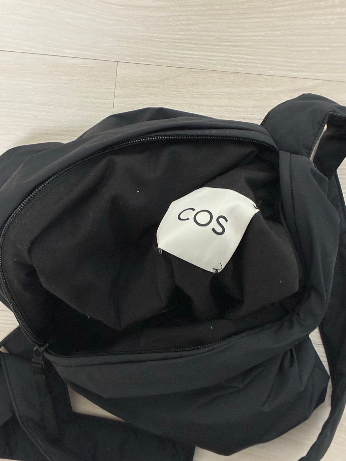 코스 미니멀 크로스백 상품이미지4