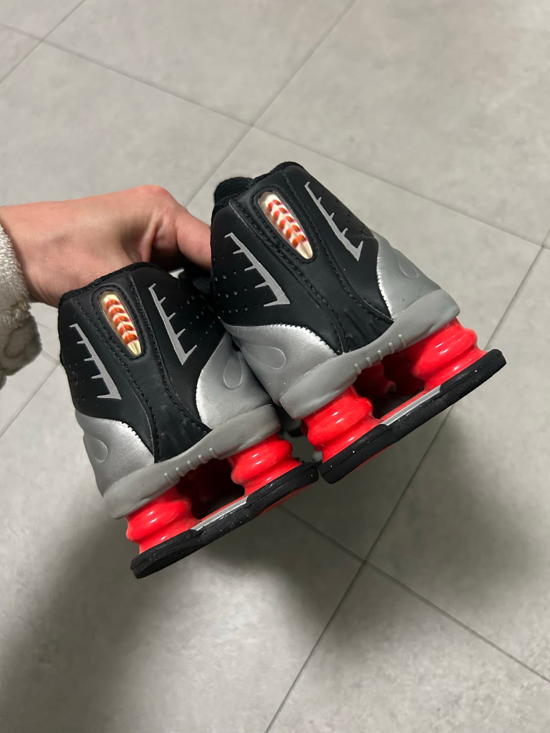 나이키 샥스 R4 블랙 앤 메탈릭 실버 235 (4.5) 상품이미지3