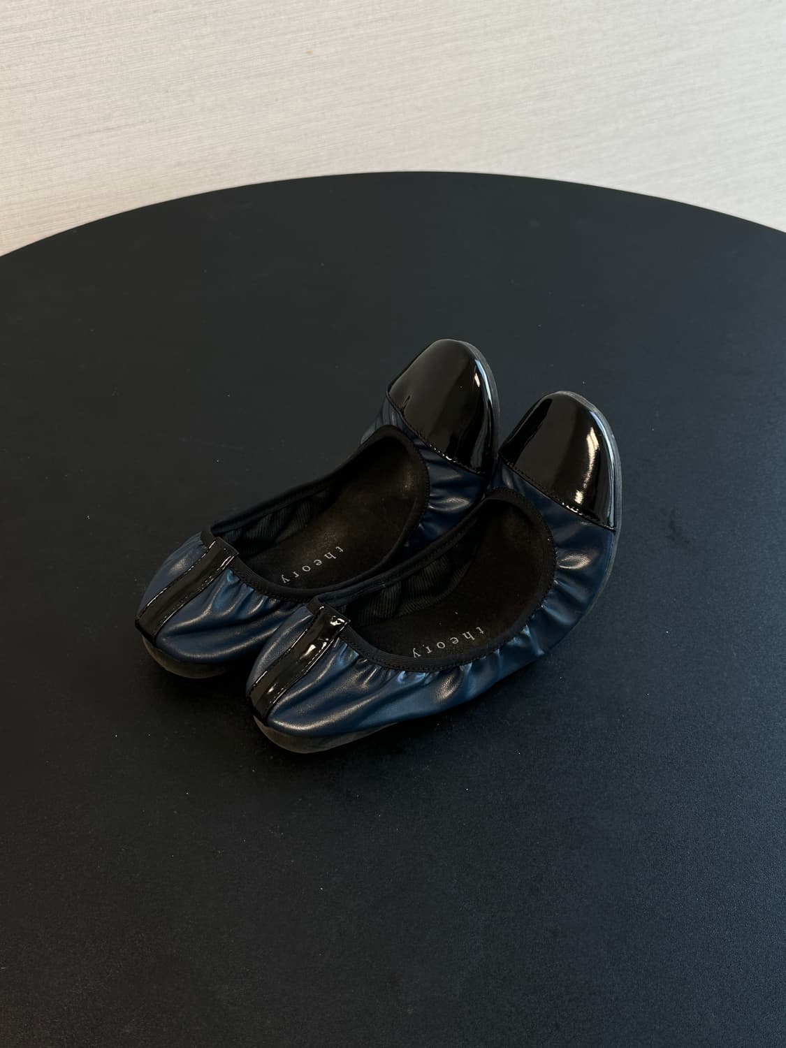 theory 에나멜 플랫슈즈 상품이미지1