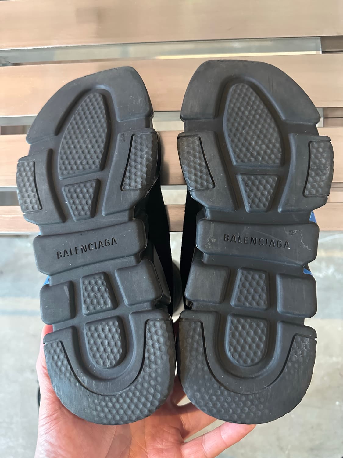 정품 발렌시아가 스피드러너 그래피티  상품이미지4