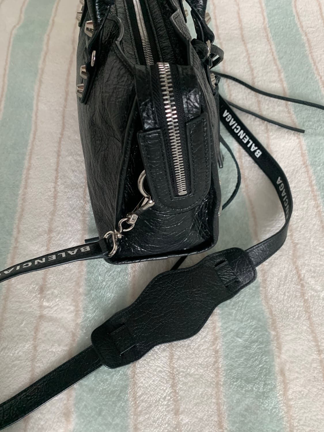 발렌시아가 스몰 모터백 시티백 레터링 블랙 은장 상품이미지9