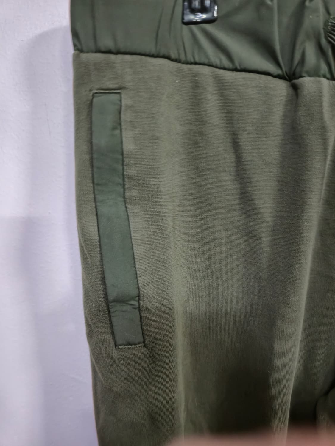 코스 올리브색 트레이닝 조거팬츠 상품이미지6