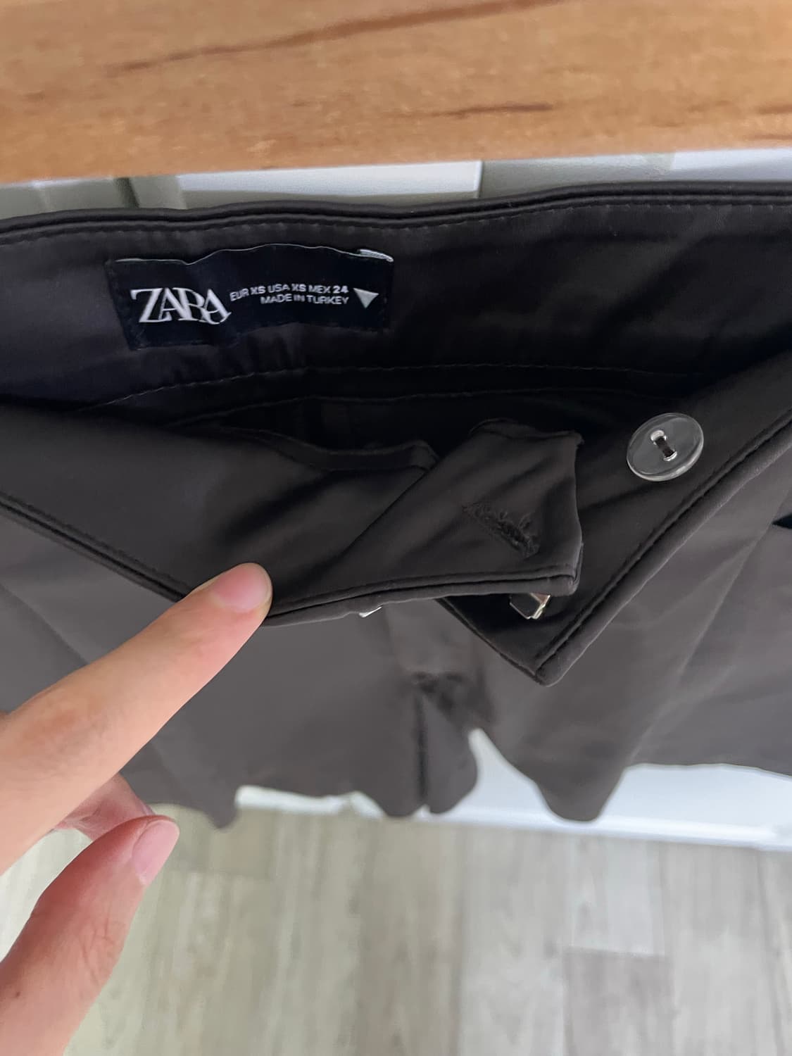 자라 다크브라운 핀턱 숏팬츠 상품이미지3