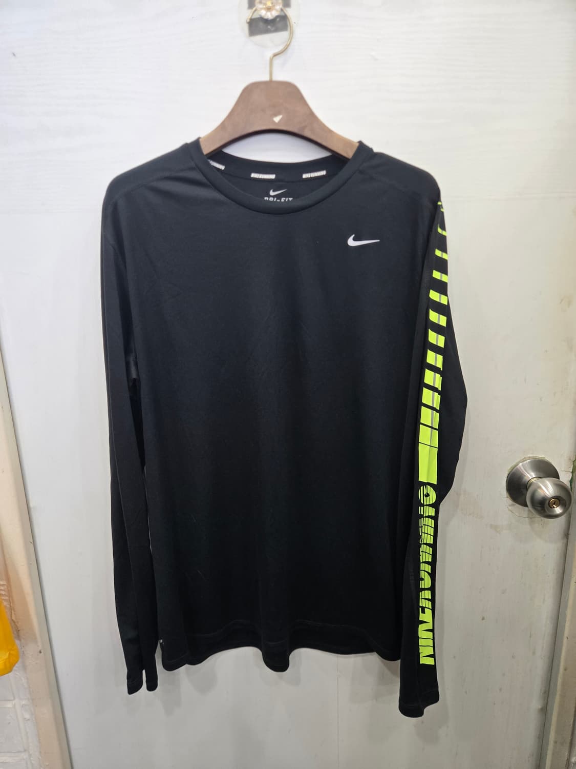 105,XL )) NIKE 나이키 러닝 긴팔티셔츠! 팔 디자인 이뻐요ㅎㅎ 상품이미지1