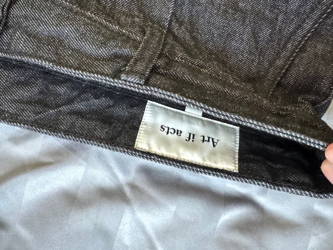 아트이프액츠 원턱 커브드 데님 팬츠 워시드 블랙 상품이미지2