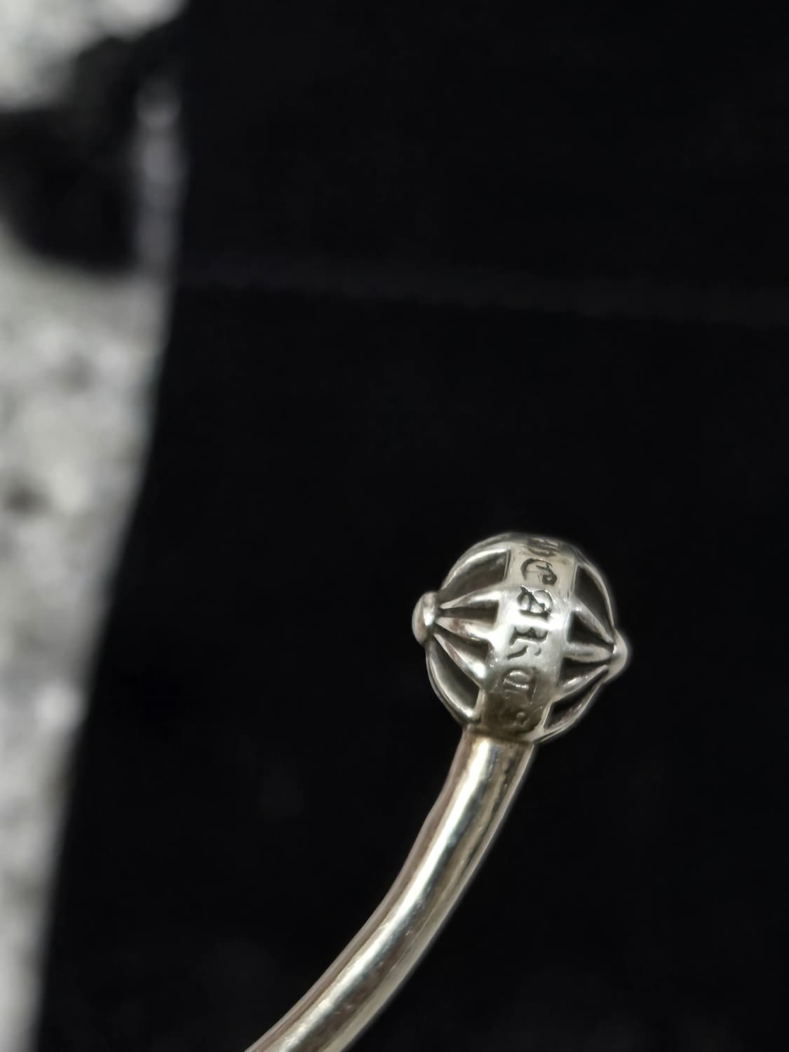 크롬하츠 정품
스키니 타이니 크로스 뱅글팔찌 상품이미지8