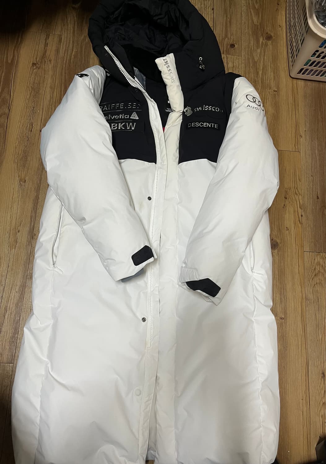 데상트 스키팀 엣지 와펜 다운 롱패딩 패딩 아우디 레플리카 L 100 상품이미지1