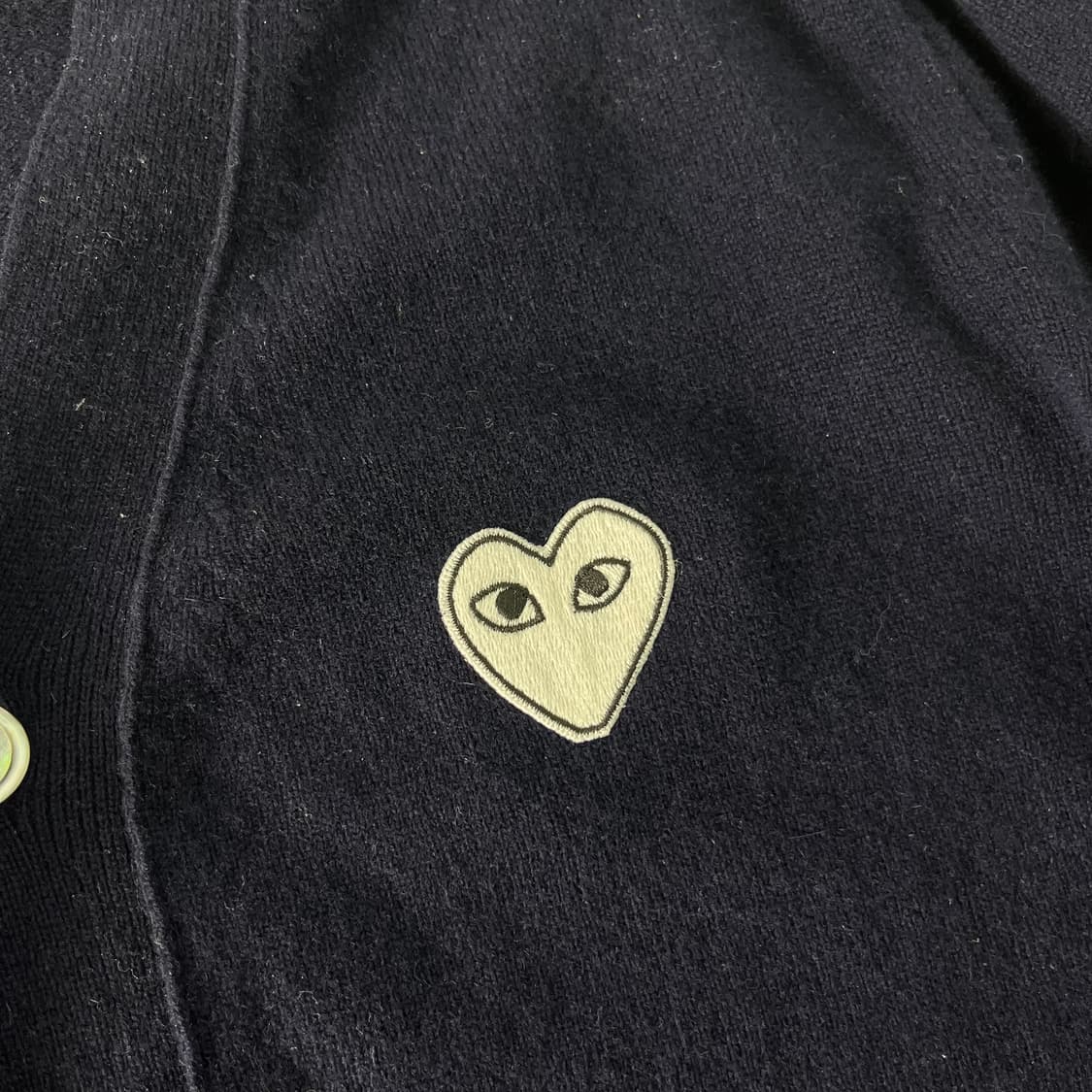 100 꼼데가르송 화이트 와펜 울 가디건  상품이미지2