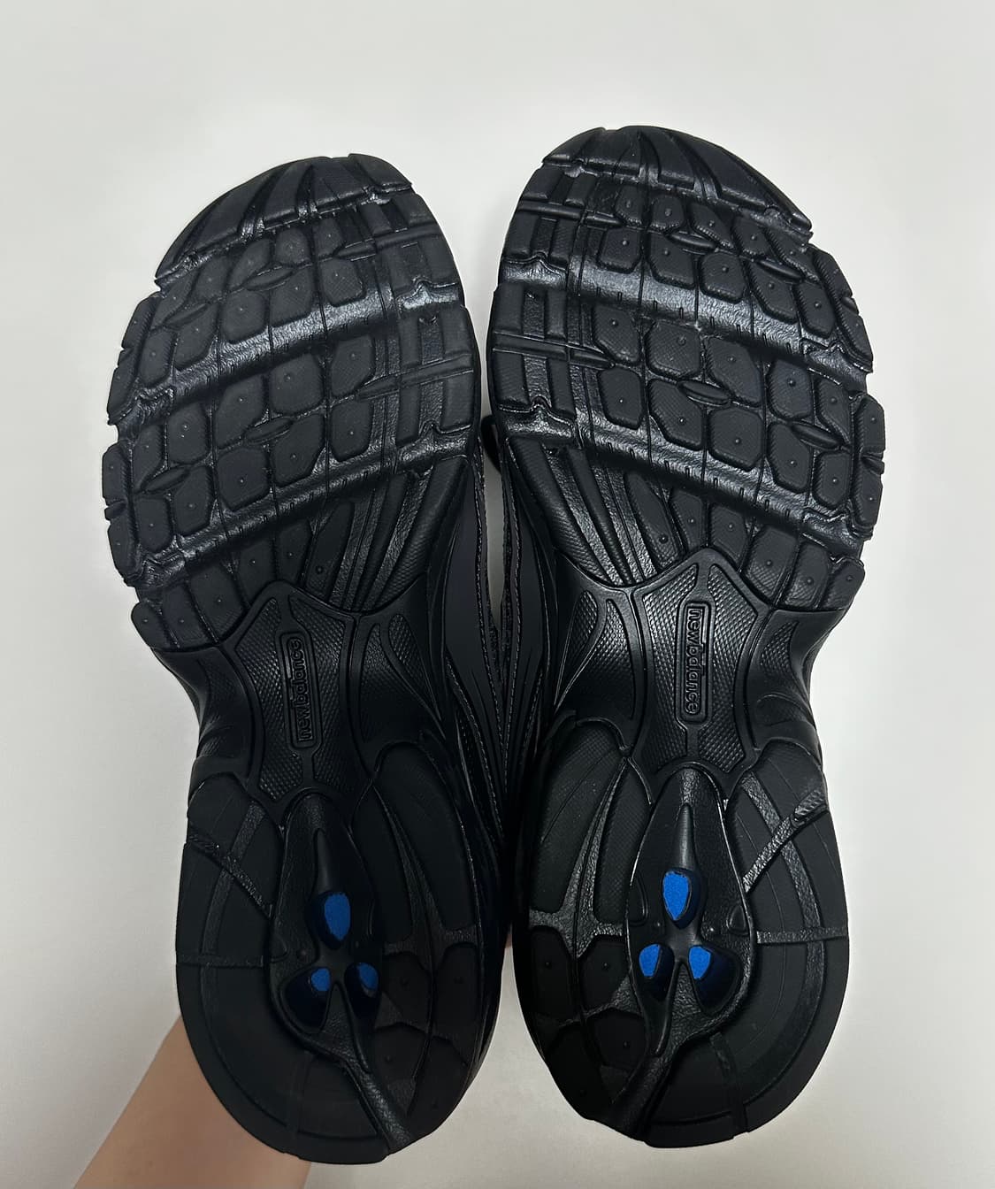 (새상품) 뉴발란스 740 시멘트 블랙 255 상품이미지4