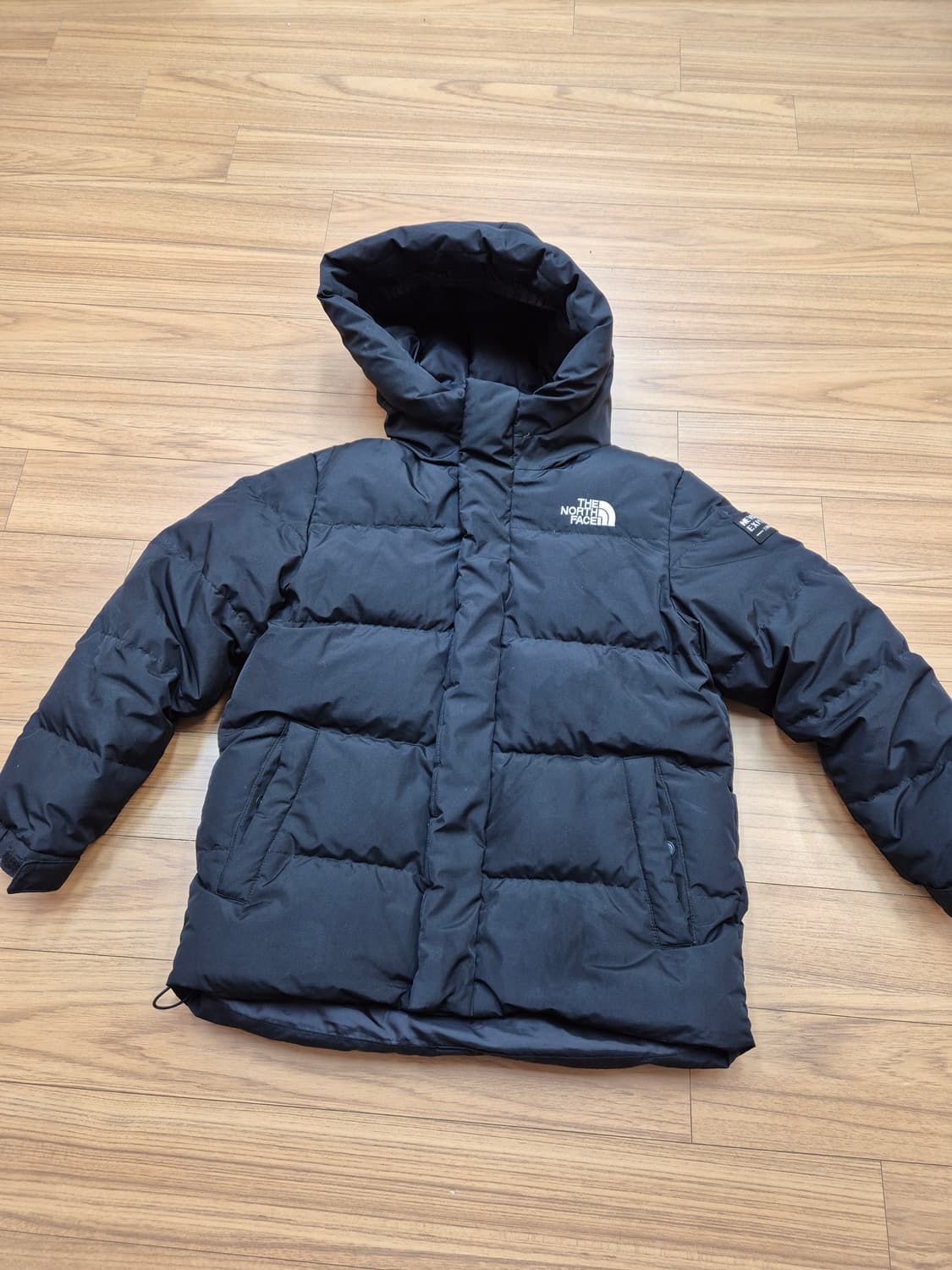 노스페이스 키즈 덕다운 패딩 130사이즈입니다. 충전재는 덕다운 80%  상품이미지1