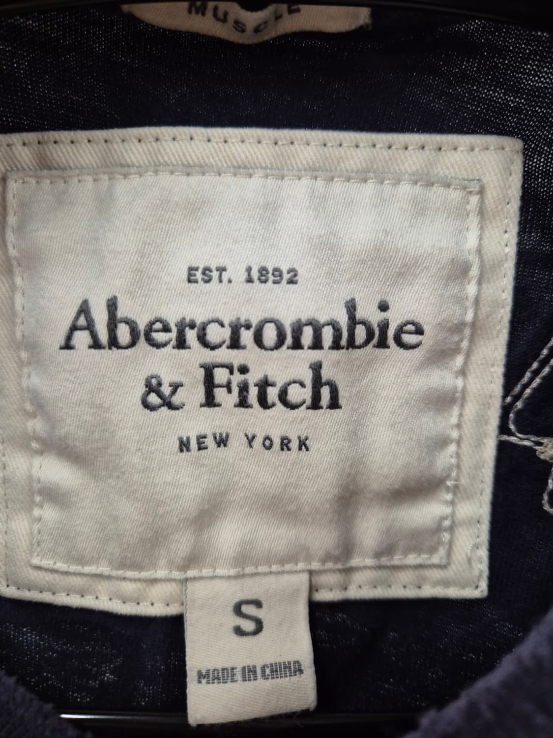 아베크롬비 앤 피치 네이비 반팔 티셔츠 S 상품이미지9