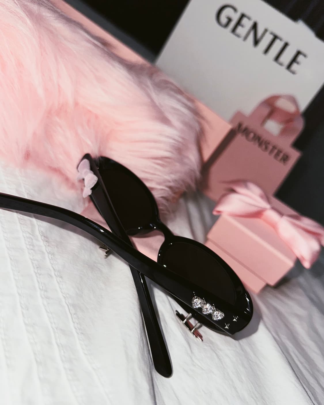 젠틀몬스터 제니 선글라스 허쉬 블랙 참 포함 상품이미지1