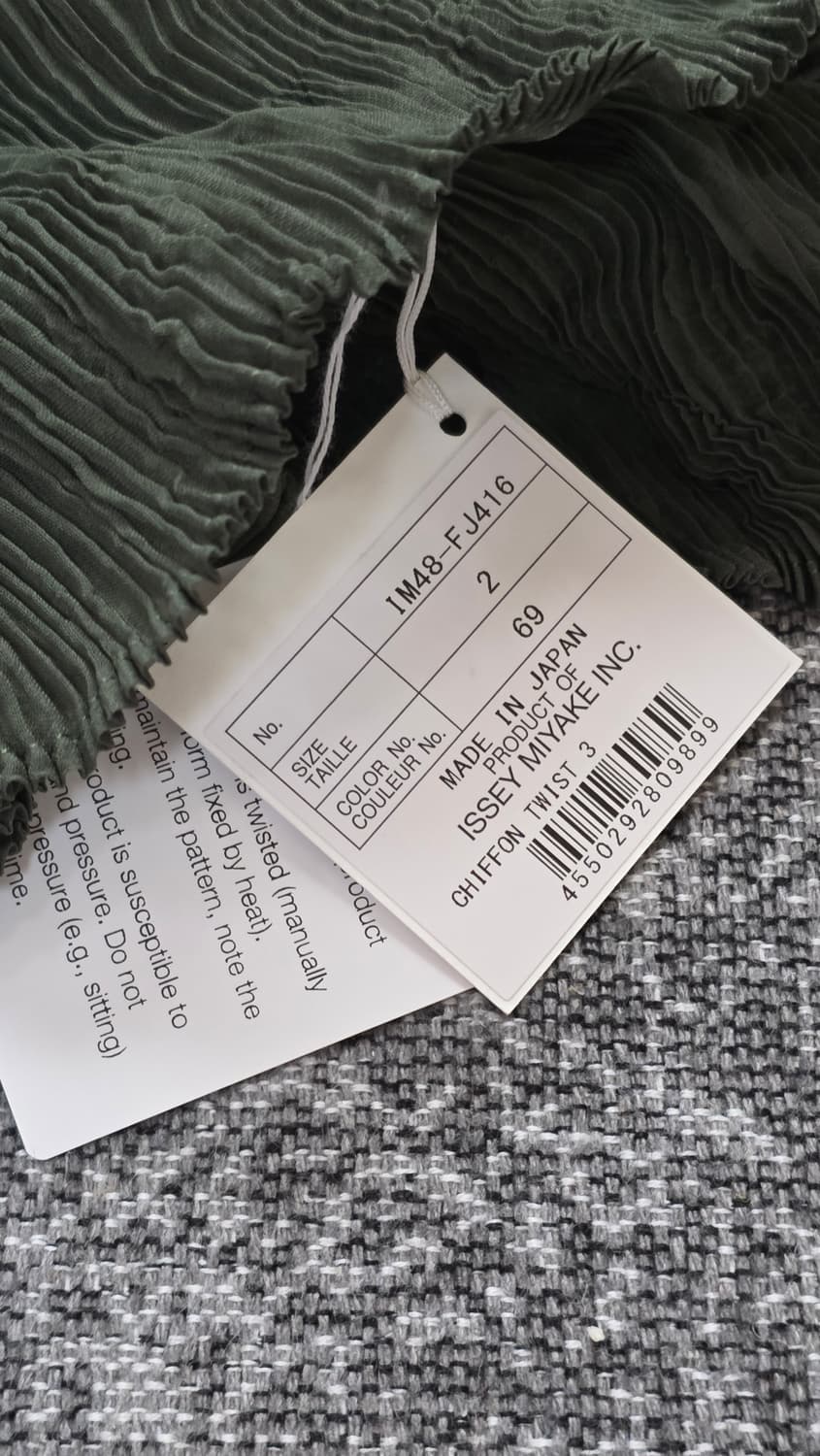 [택채 새상품] 이세이 미야케 시폰 트위스트 3 탑 나이트 그린 상품이미지8