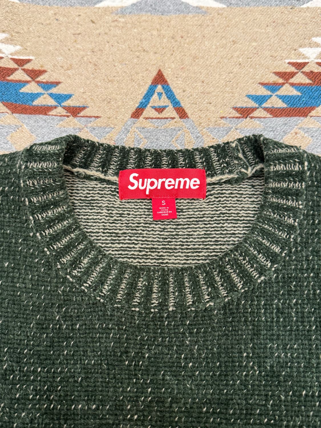 [S] 슈프림 콘트라스트 아크 스웨터 올리브 - 24SS 상품이미지2