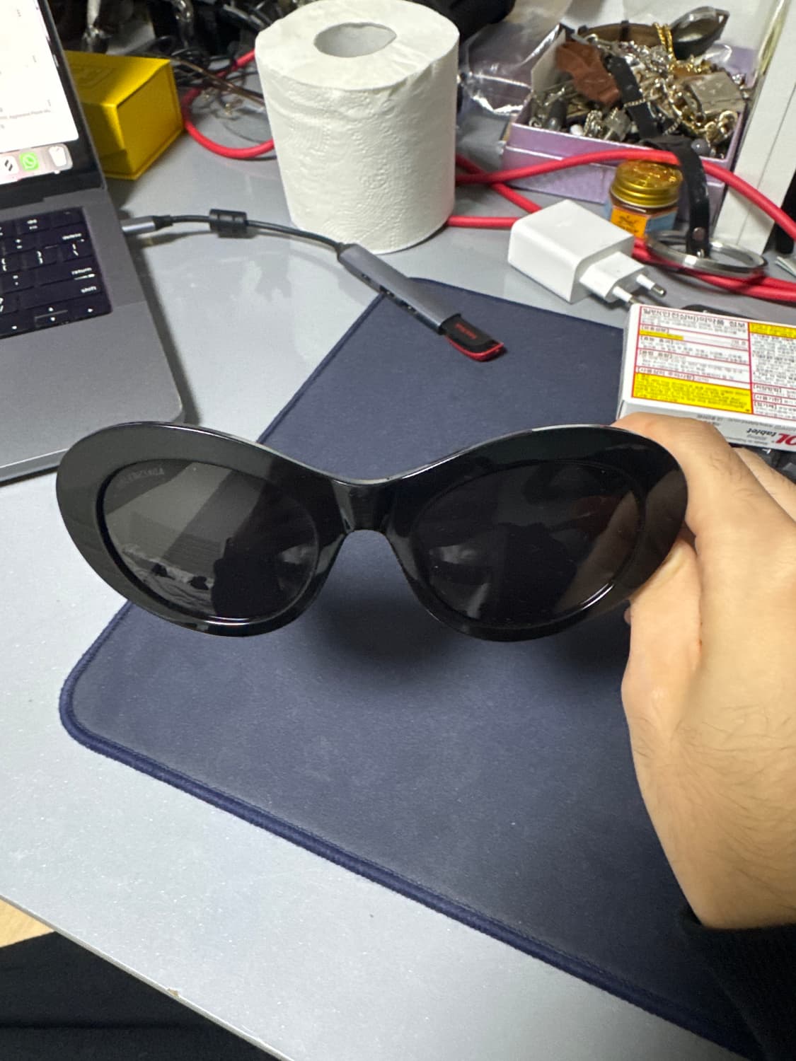 발렌시아가 캣아이 BB 로고 선글라스 상품이미지2