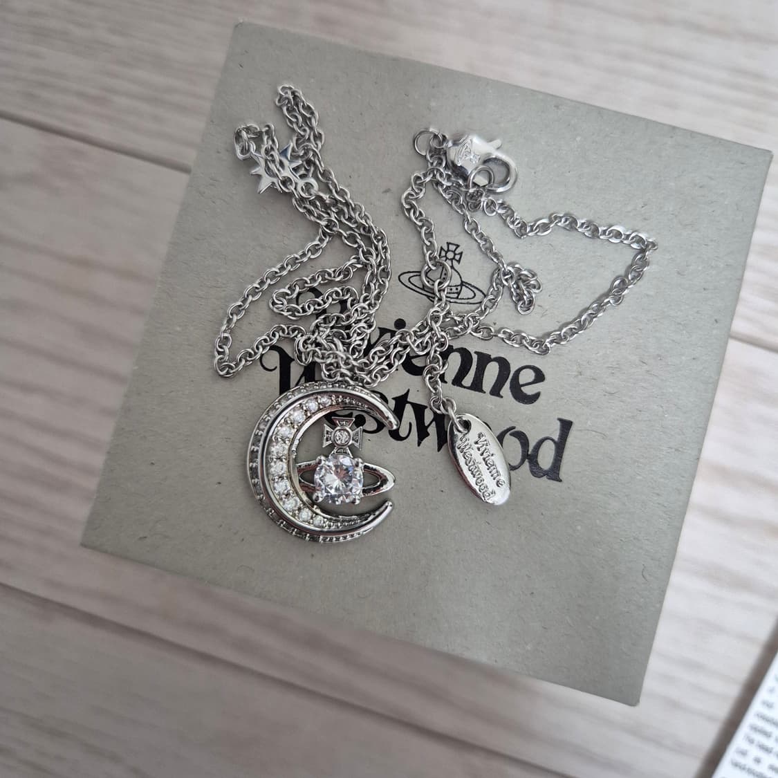 비비안웨스트우드 도리나 달 목걸이 상품이미지1