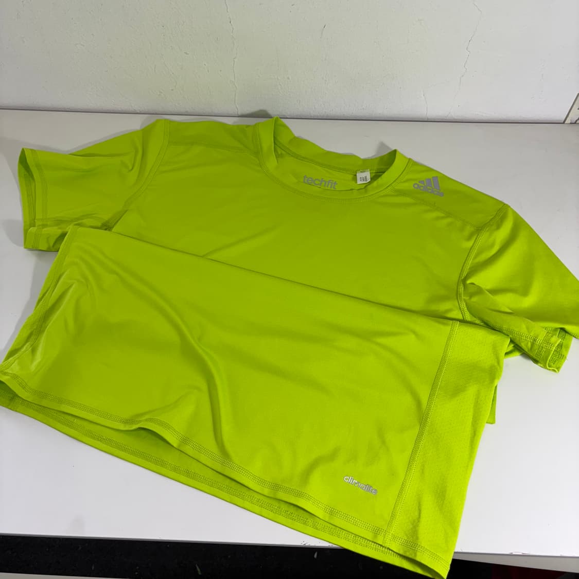 XL-XXL 아디다스헬스 형광 테크핏 트레이닝컴뱃반팔 상품이미지1