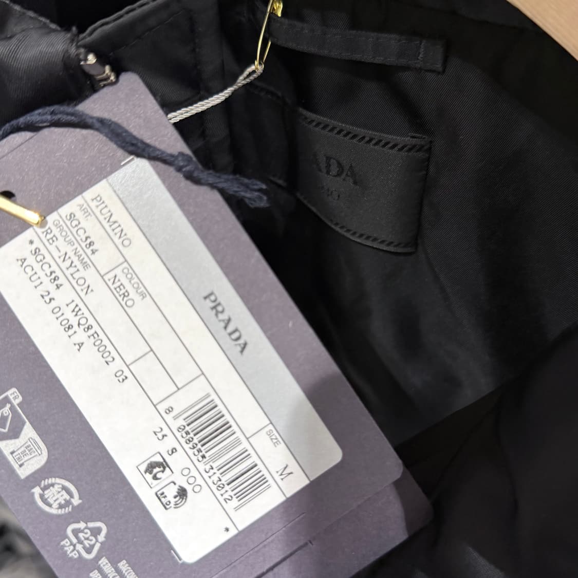 (S/M) / 프라다 삼각로고 리나일론 크롭 다운 패딩 자켓 블랙 상품이미지6