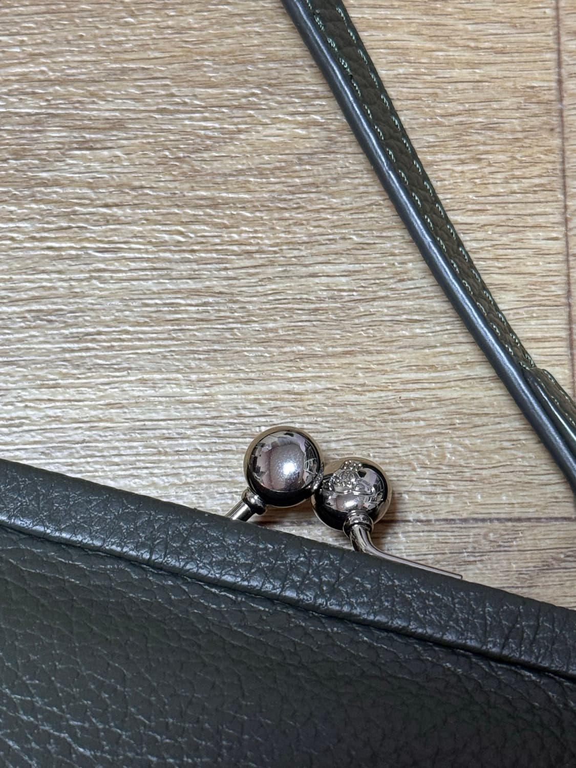 비비안웨스트우드 클러치 숄더백 그린 카키 상품이미지7