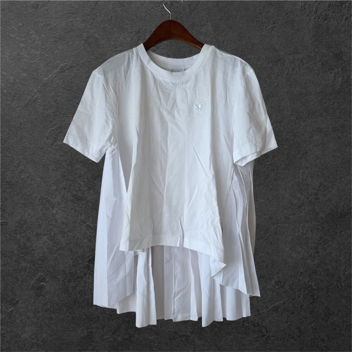 아디다스 화이트 플리츠 반팔 티셔츠 adidas pleats 상품이미지1