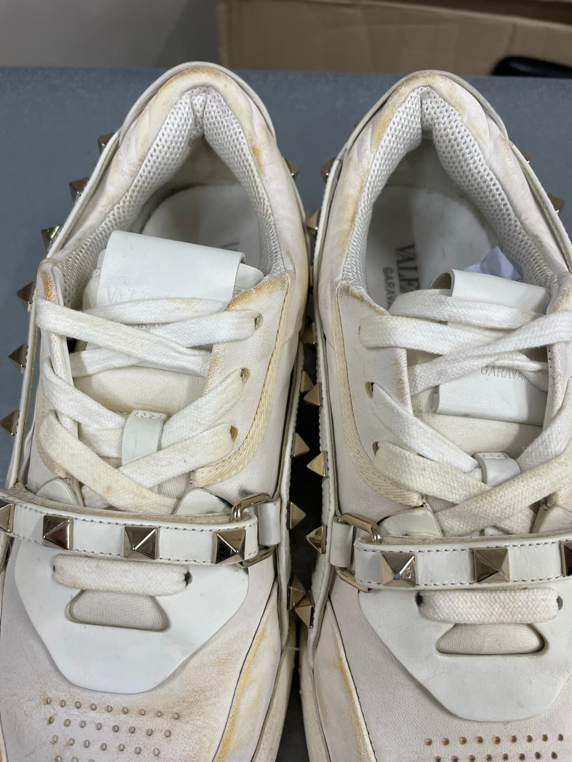 발렌티노 락스터드 스니커즈 37.5 상품이미지8