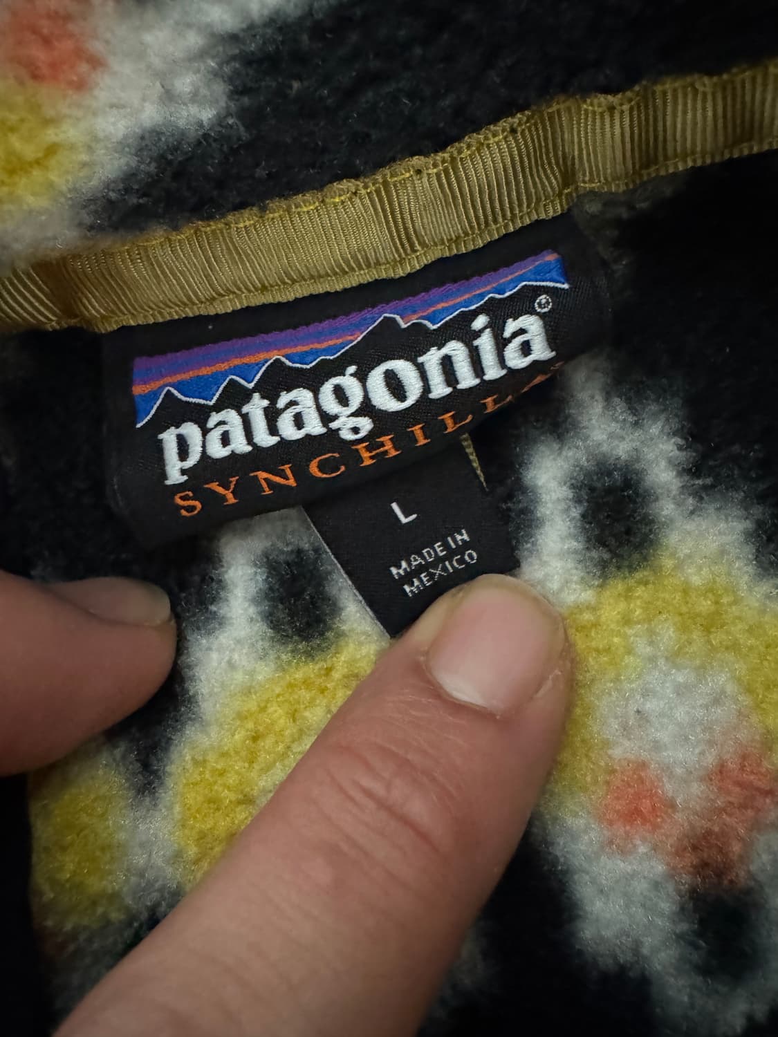파타고니아 신칠라 스냅 티 풀 오버 포레스트 카펫 블랙 골드 상품이미지4