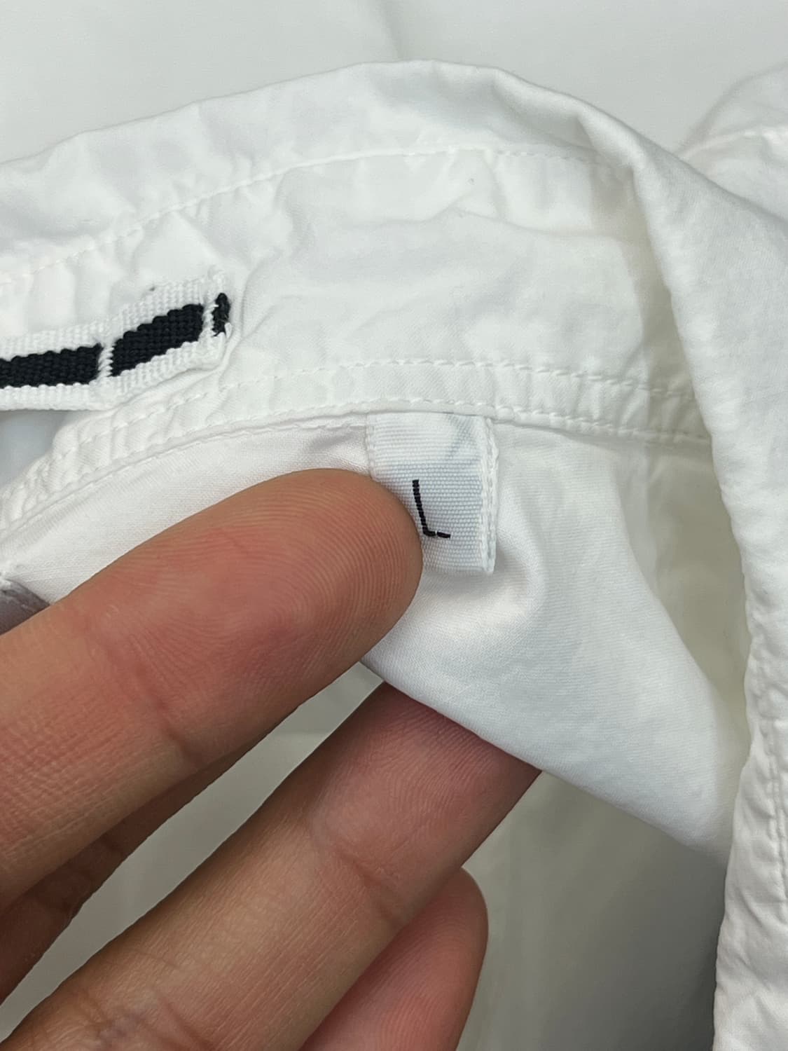 스톤아일랜드 와펜 화이트 포켓 셔츠 상품이미지10