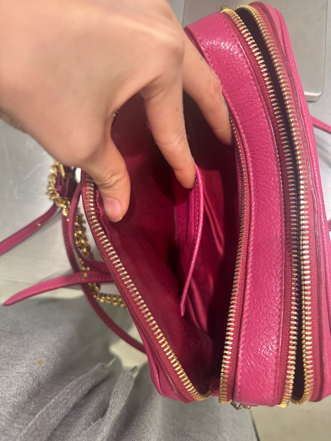 미우미우 가죽백 상품이미지8