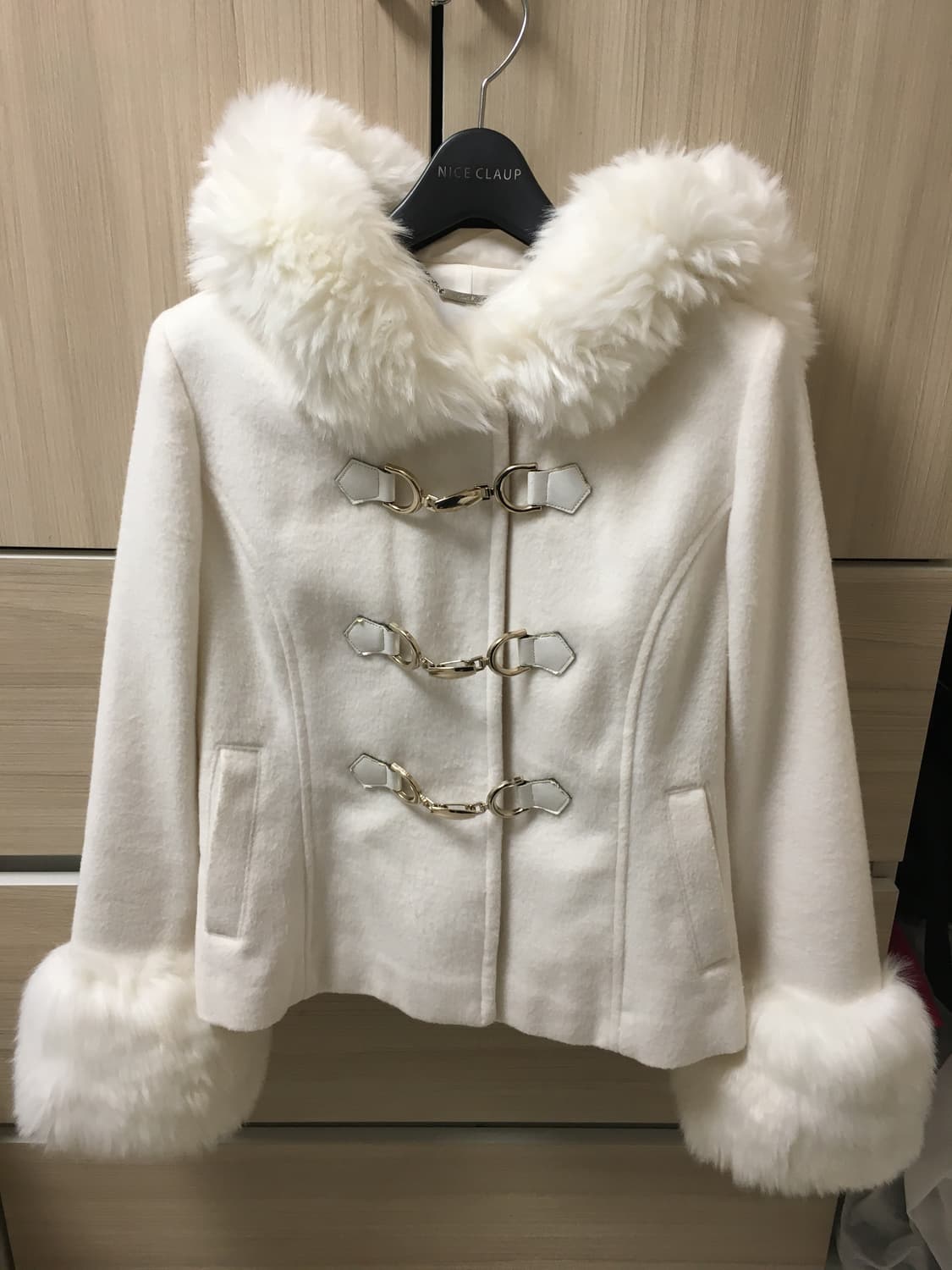 세실맥비 숏코트 화이트 상품이미지1