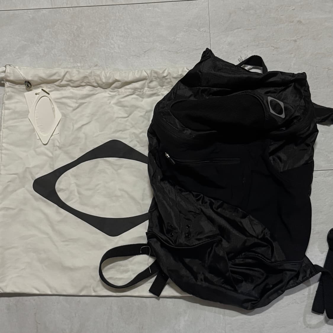 미스치프 라이트웨이트 집 어라운드 백팩 블랙 상품이미지2