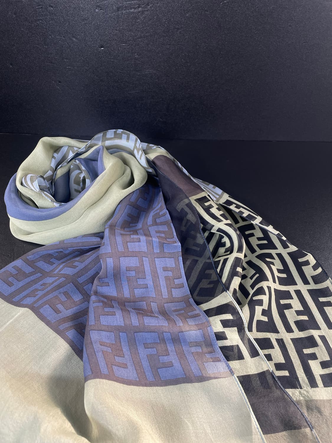 FENDI 펜디 FF로고 실크 스카프 상품이미지4