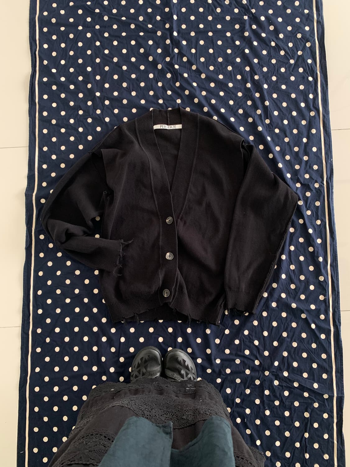 Perverze 퍼버즈 데미지 스웻 가디건 상품이미지1