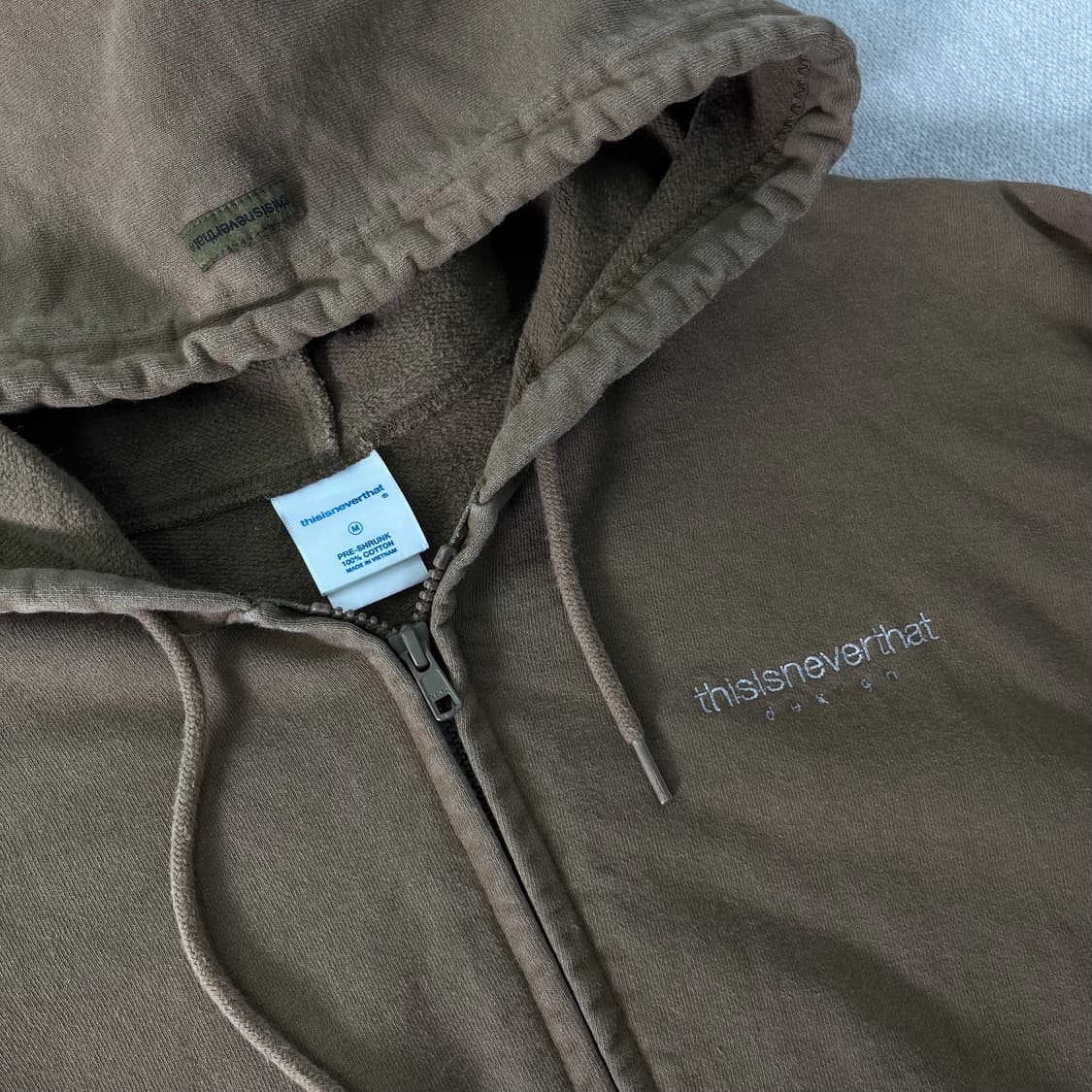 100 디스이즈네버댓 자수로고 후드집업 상품이미지3