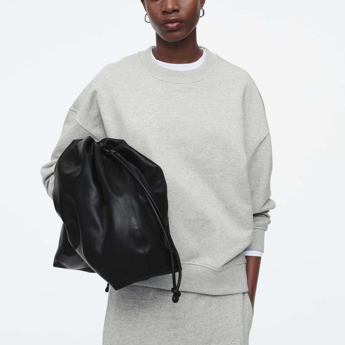 코스 COS 24 클래식 크루넥 스웨트셔츠 상품이미지1