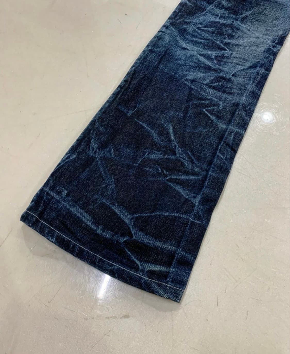 Ufin & sons 데님 워싱 디테일 플레어 팬츠 상품이미지7