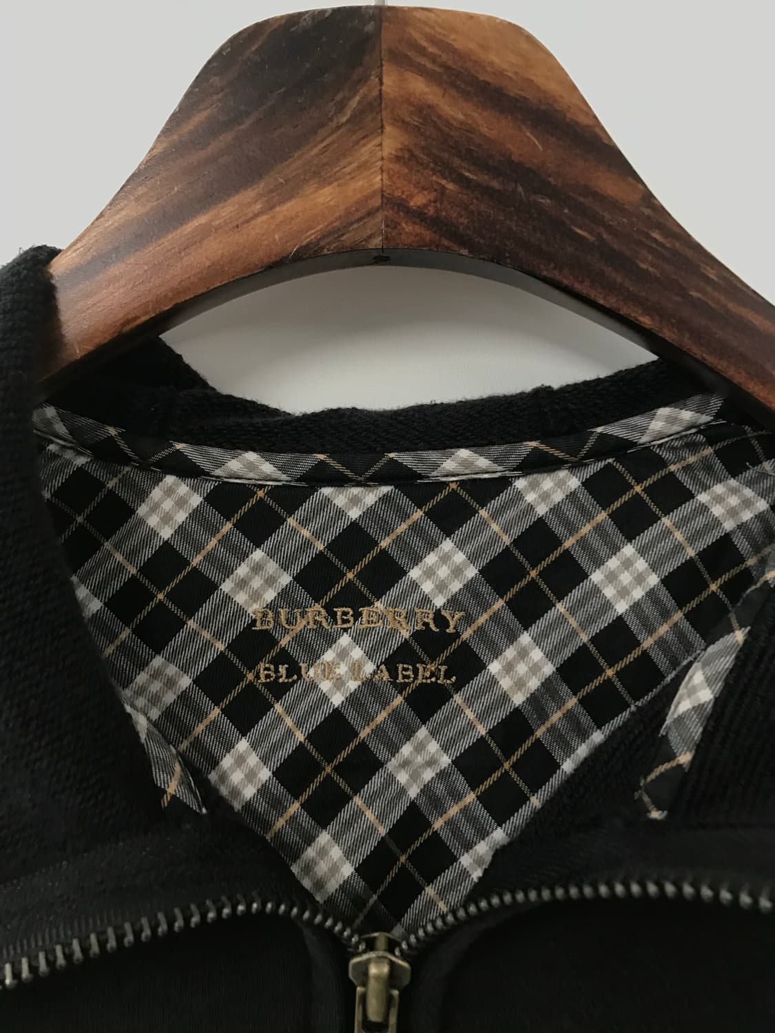 버버리 블루라벨 자수로고 블랙 후드집업 상품이미지9