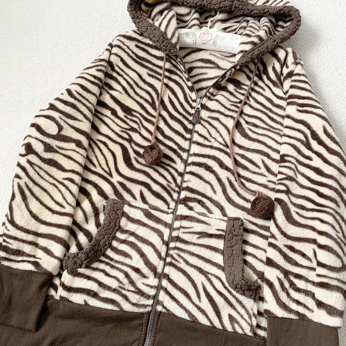 라떼갸루 지브라 폼폼이 후드집업 상품이미지2