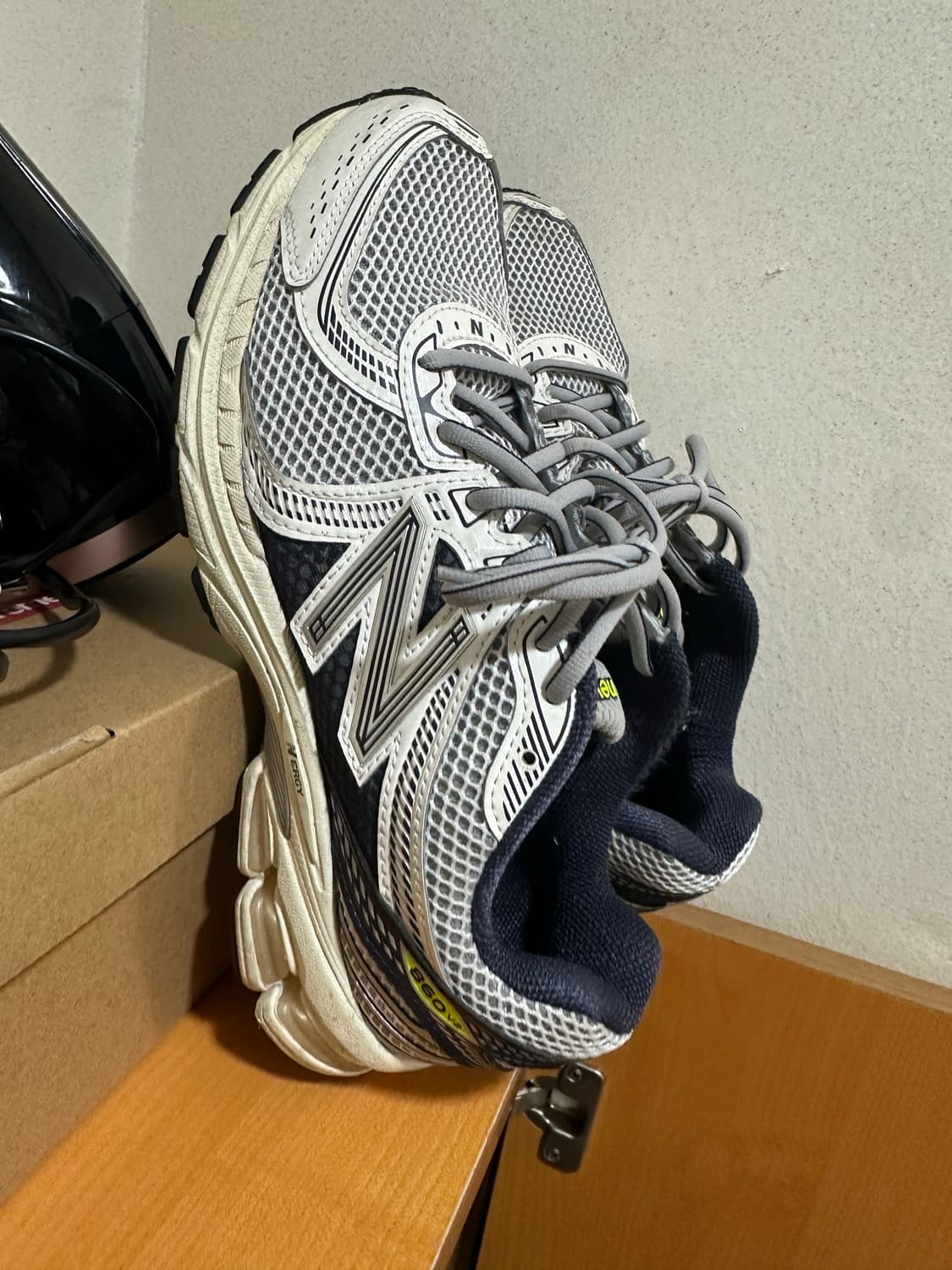 뉴발란스 860 v2 네이비 상품이미지1