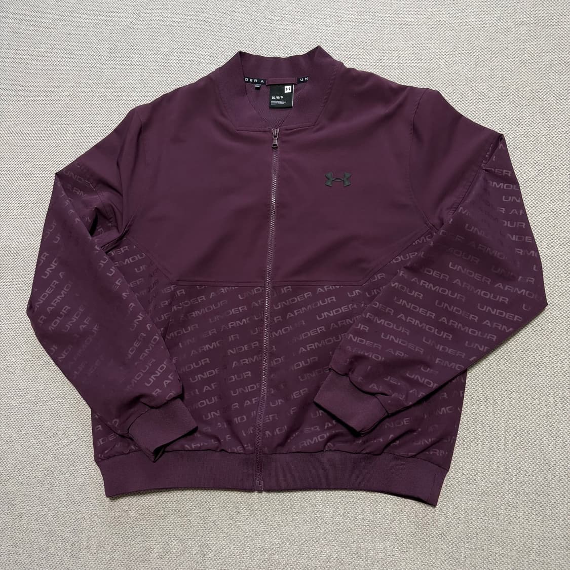 언더아머 엠보스 보머 자켓 상품이미지1