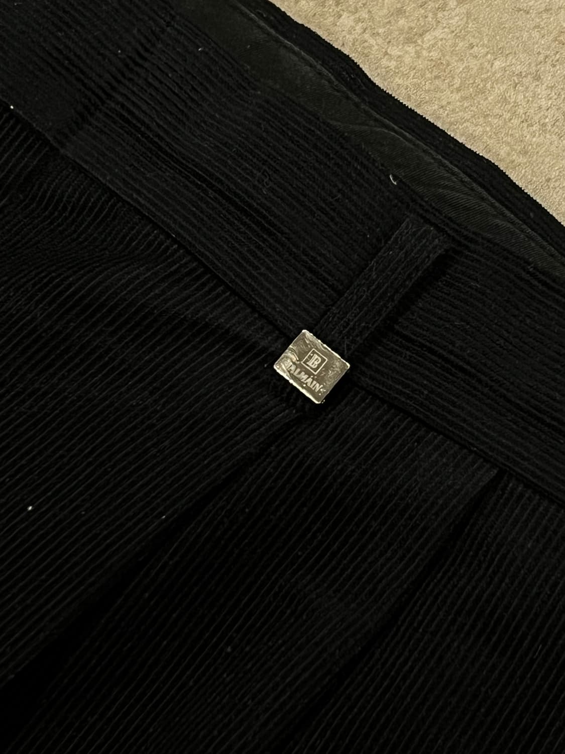 발망 빈티지 코듀로이 투턱 테이퍼드 핏 팬츠 블랙 상품이미지4