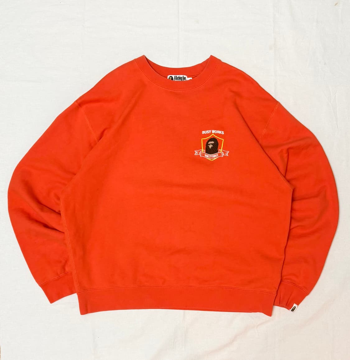 국내유일) 베이프 busy works 자수 맨투맨 오렌지 상품이미지4
