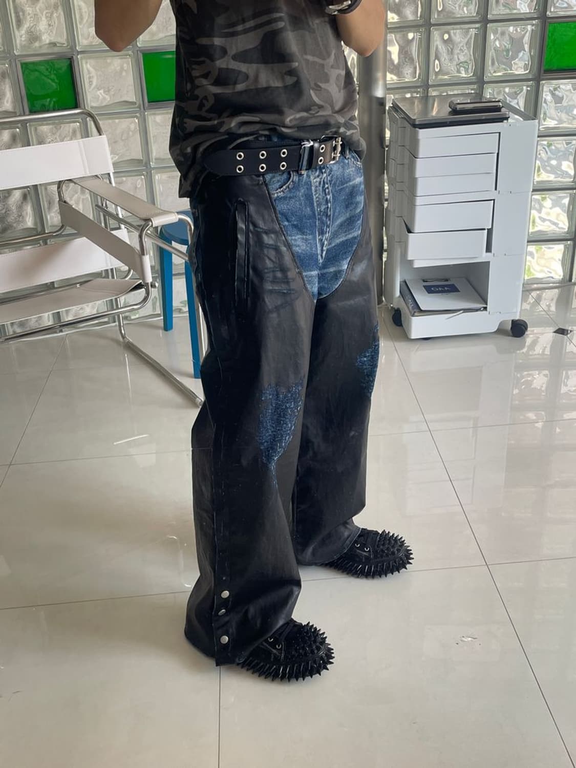 COATING DENIM 가죽 코팅 데님 채프스 팬츠 상품이미지1