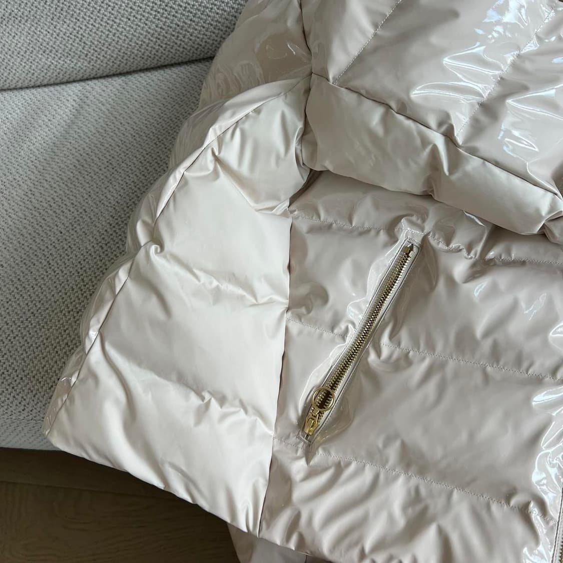 *해외출국으로 판매중단예정* 나이키 유광 숏패딩 베이지 상품이미지3