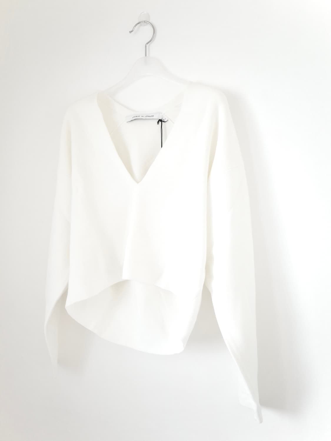 [새상품] 유니클로 x 르메르 브이넥 니트 상품이미지1