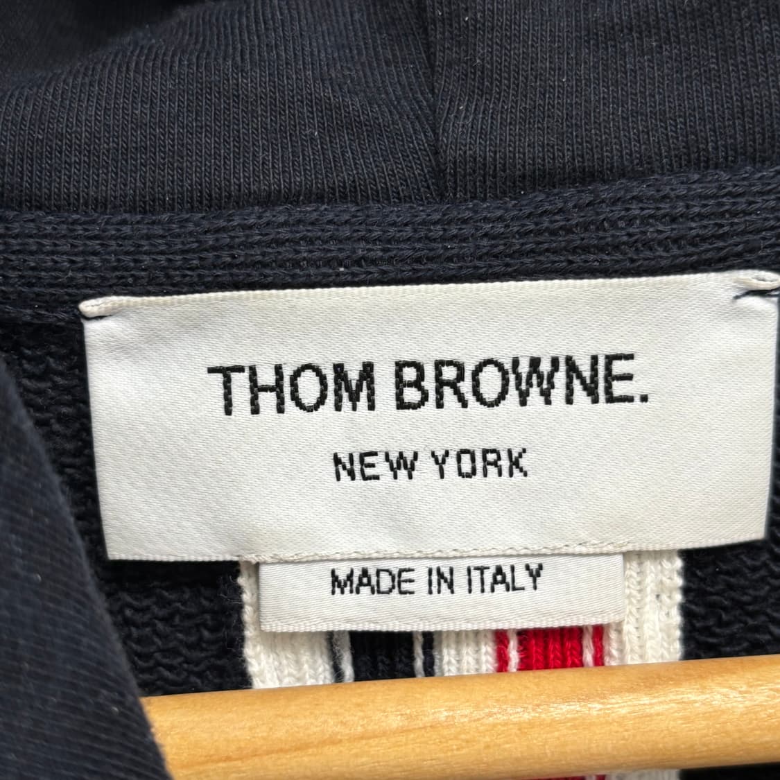 [5]톰브라운 백삼선 후드티 상품이미지4