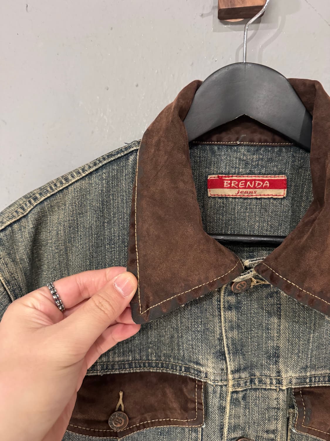 Brenda 워싱 스웨이드 디테일 데님 트러커자켓 상품이미지5