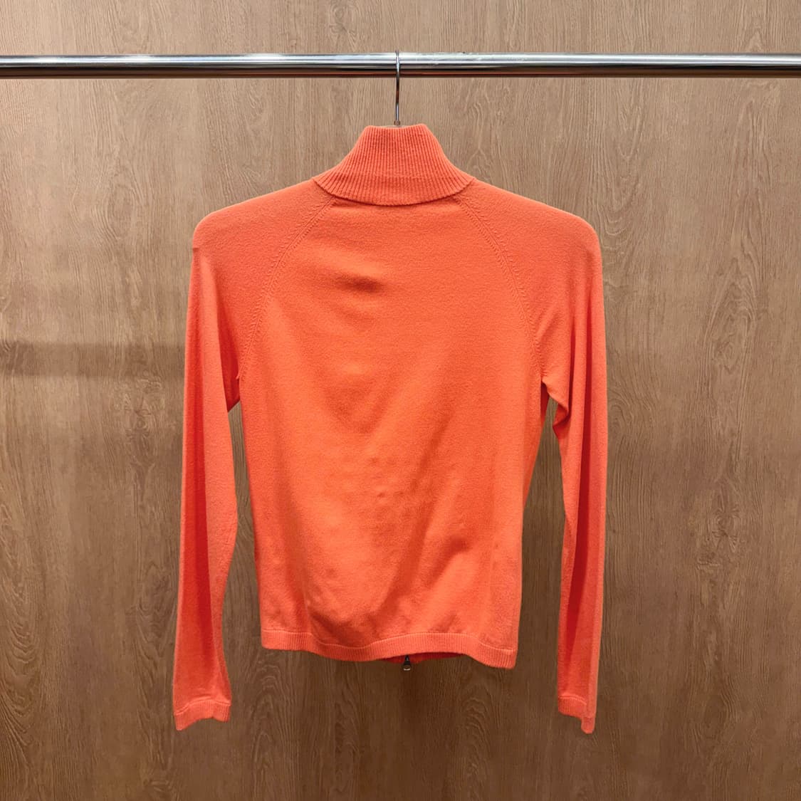 띠어리 하이넥 긴팔 니트 집업 무지 립 넥 디테일 슬림핏 오렌지 상품이미지3