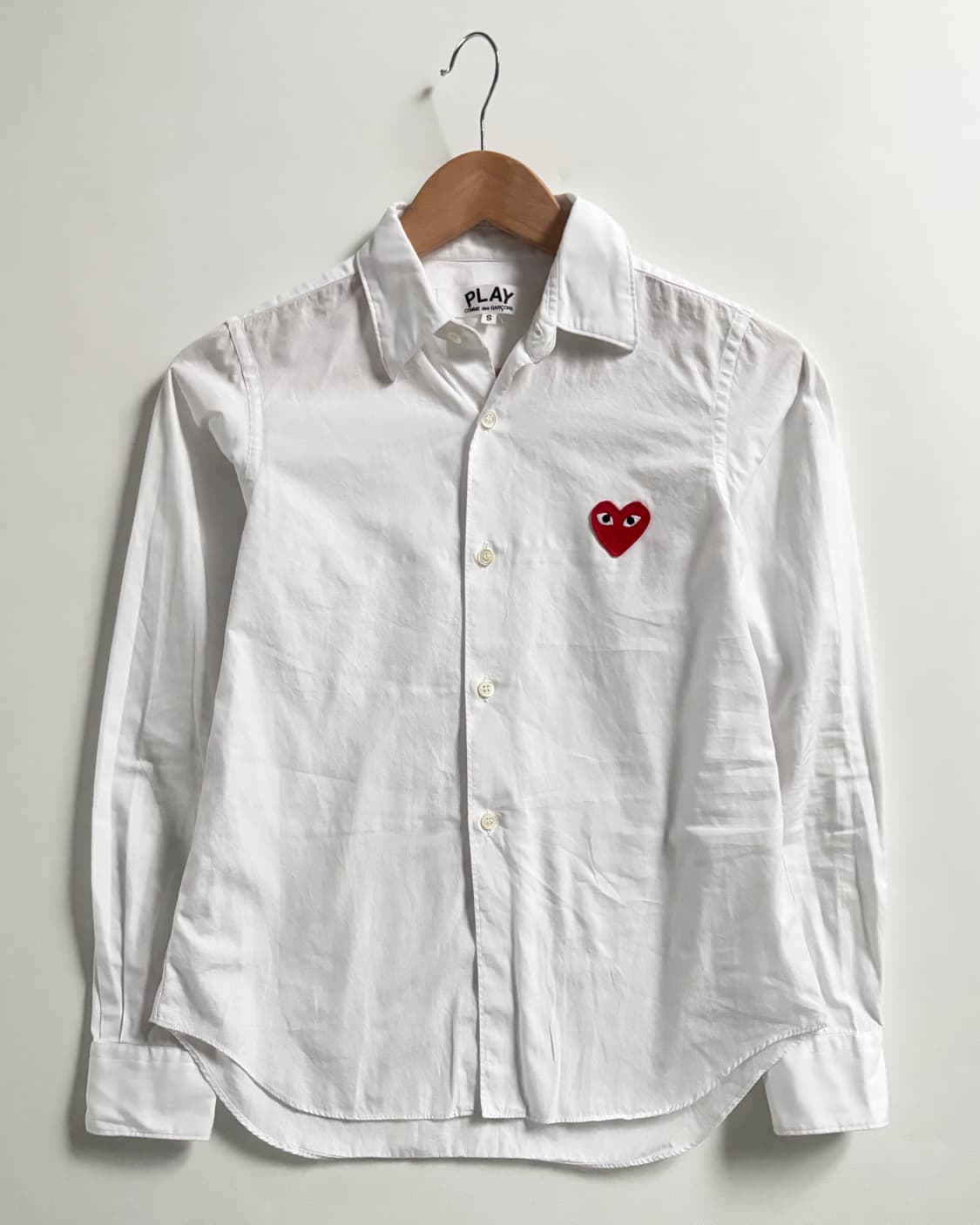 COMMEdesGARCONS 꼼데가르송 레드와펜 화이트컬러 우먼라인 셔츠 상품이미지1